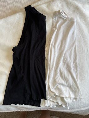 Old Navy Black & White Ribbed Tank Tops - Set